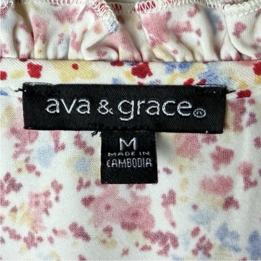 Ava & Grace Blouse Size Medium Top Floral Short Sleeves Ruffles Button Up - Picture 7 of 7